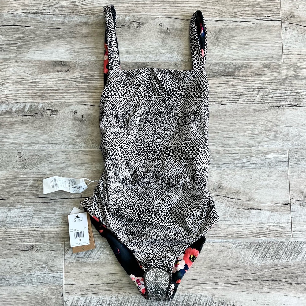 NWT Volcom Leaf It To Be Reversible One Piece Swimsuit Surf